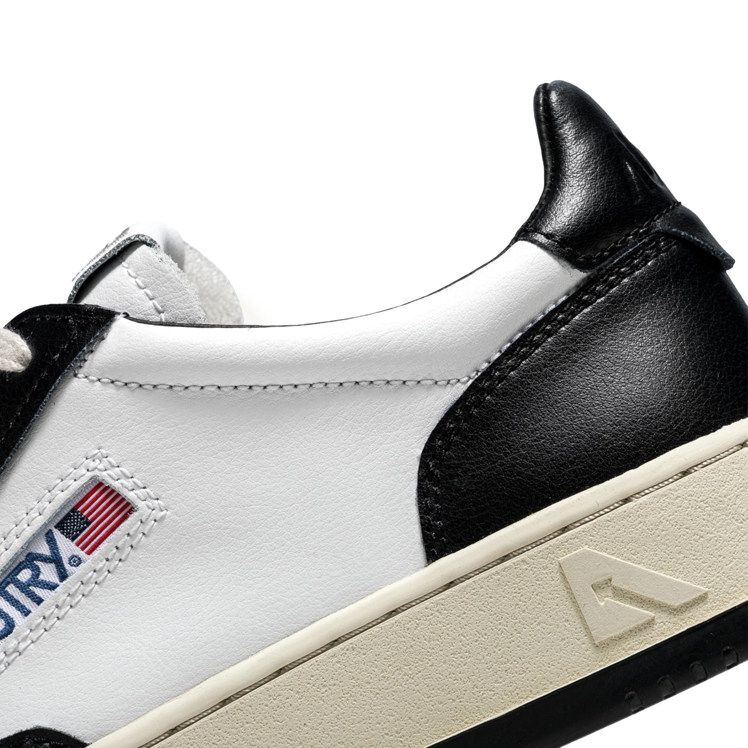 Medalist Low Sneakers in Two-Tone Leather - INVINCIBLE