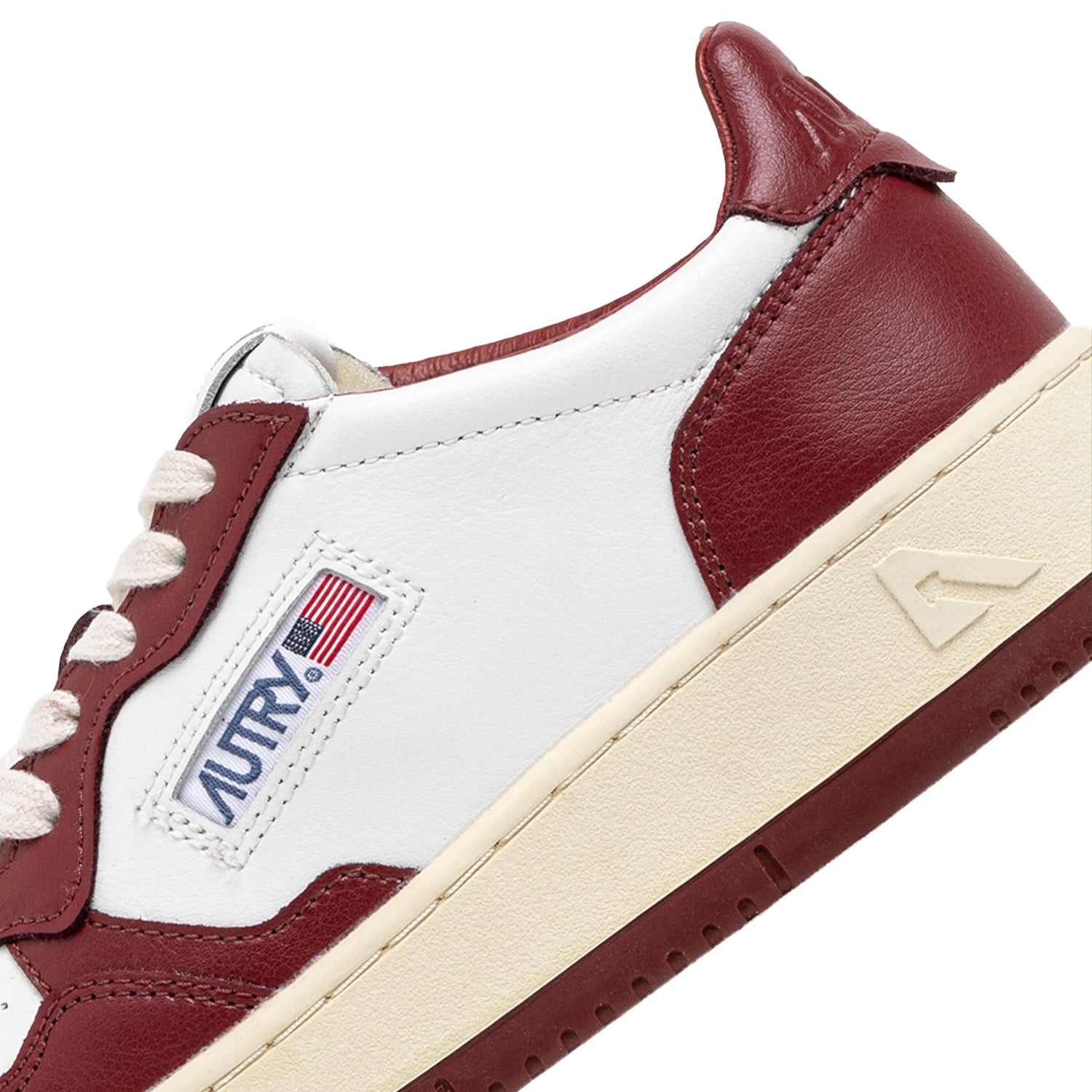 Medalist Low Sneakers in Two-Tone Leather - INVINCIBLE